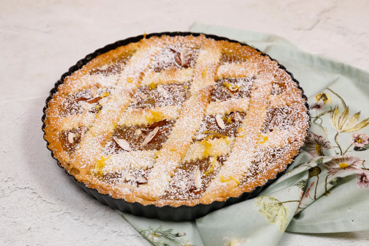 crostata-con-marmellata-e-scorza-di-limone