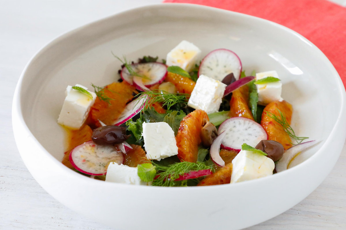 Insalata di arance, ravanelli, cipolla rossa e olive