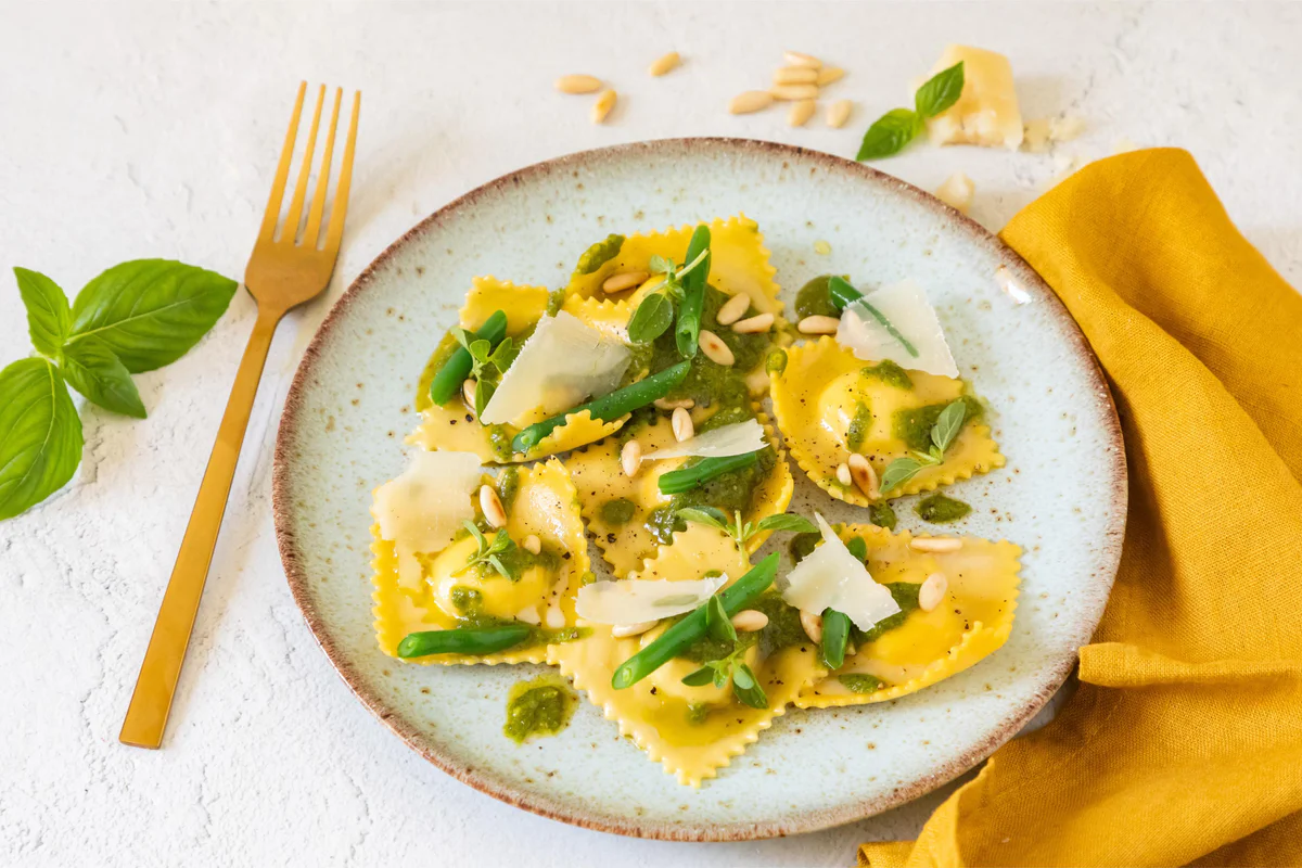 tortelli-di-patate-con-pesto-fagiolini-pinoli