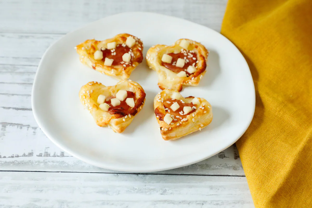 cuore-di-pasta-sfoglia​-con-speck-asiago-mele​