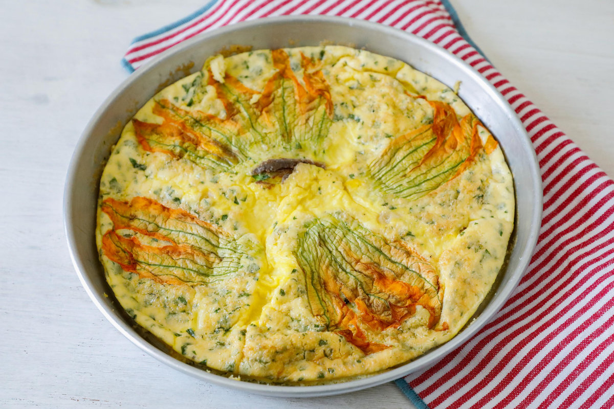 Frittata con Fiori di Zucca e Alici al forno: facile e veloce