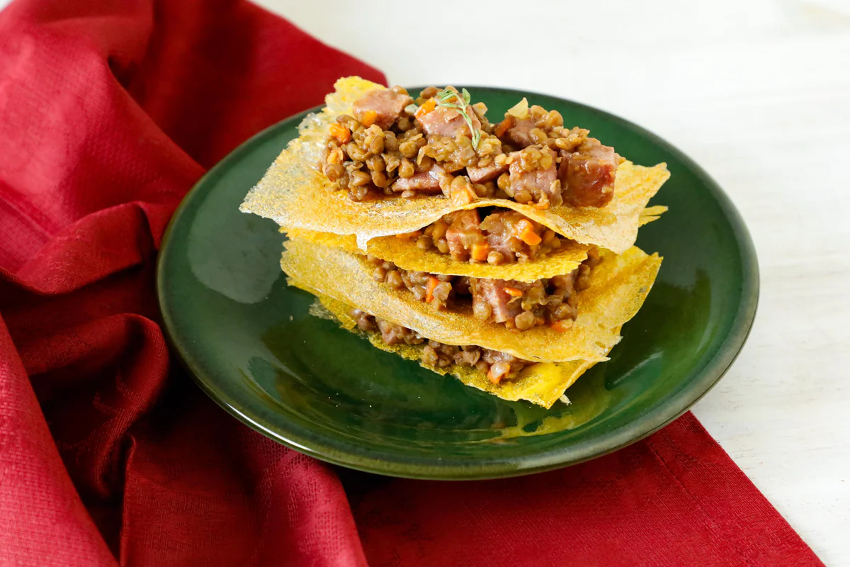 millefoglie-polenta-croccante-cotechino-lenticchie