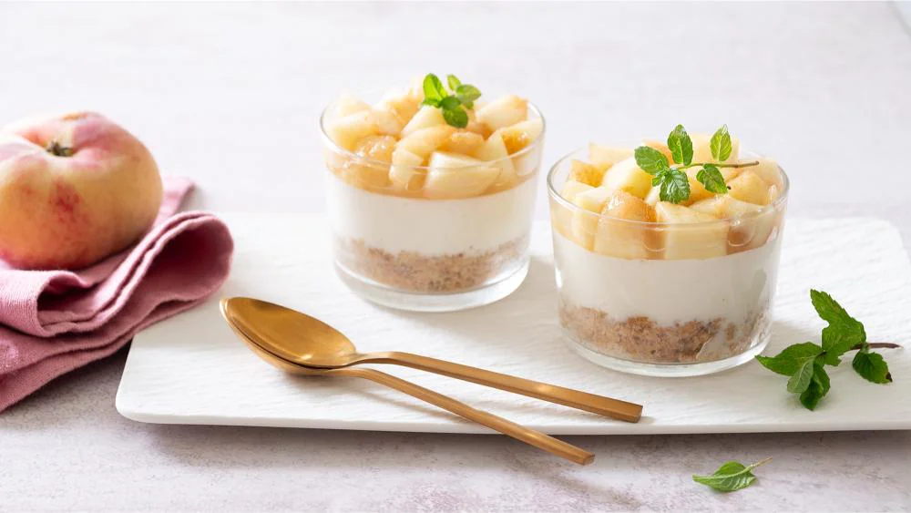 panna-cotta-alle-pesche-con-crumble