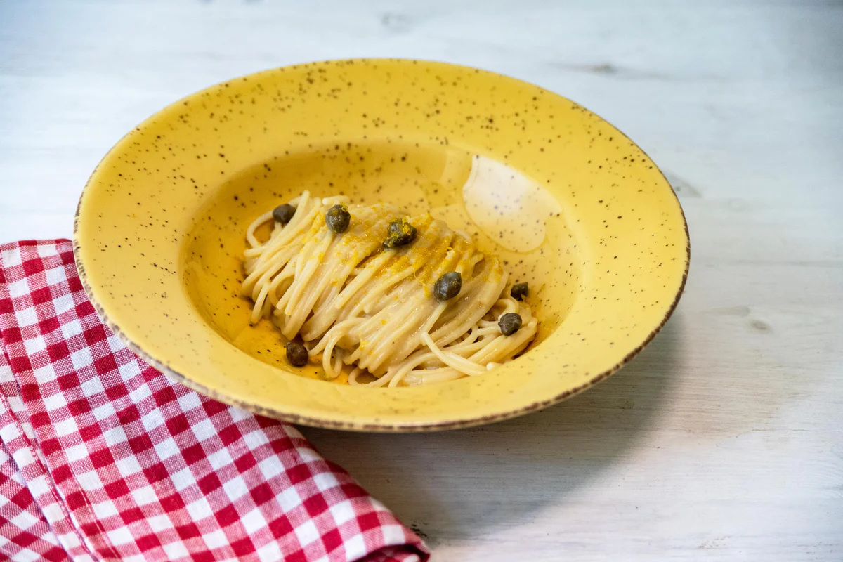pasta-con-alici-limone-e-bottarga