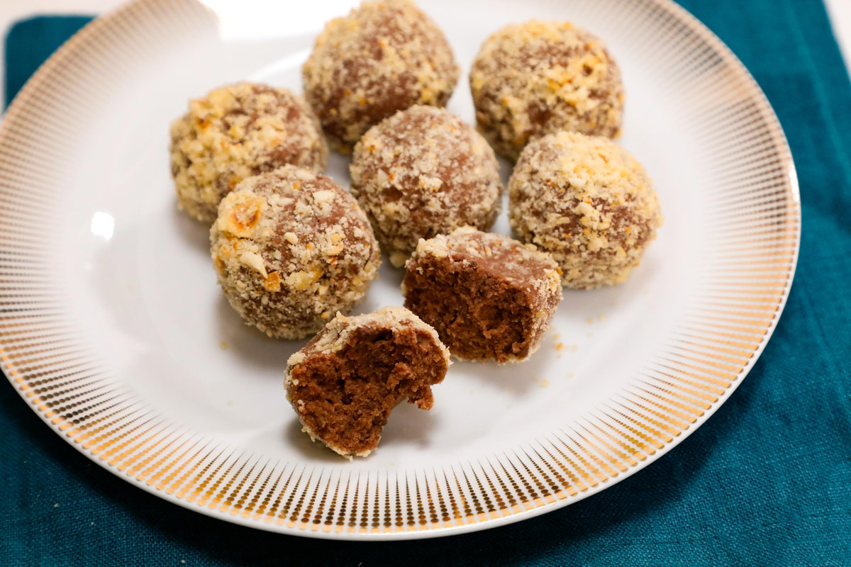Tartufini di castagne, cioccolato e nocciole