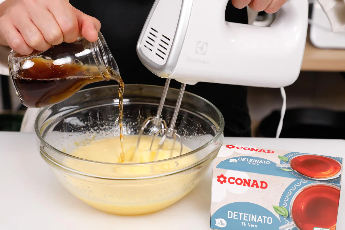 aggiungere olio e acqua