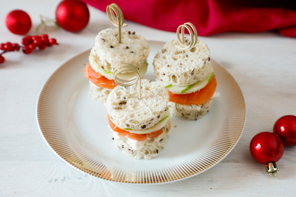 Toast Proteico con Salmone affumicato, Mela verde e Caprino