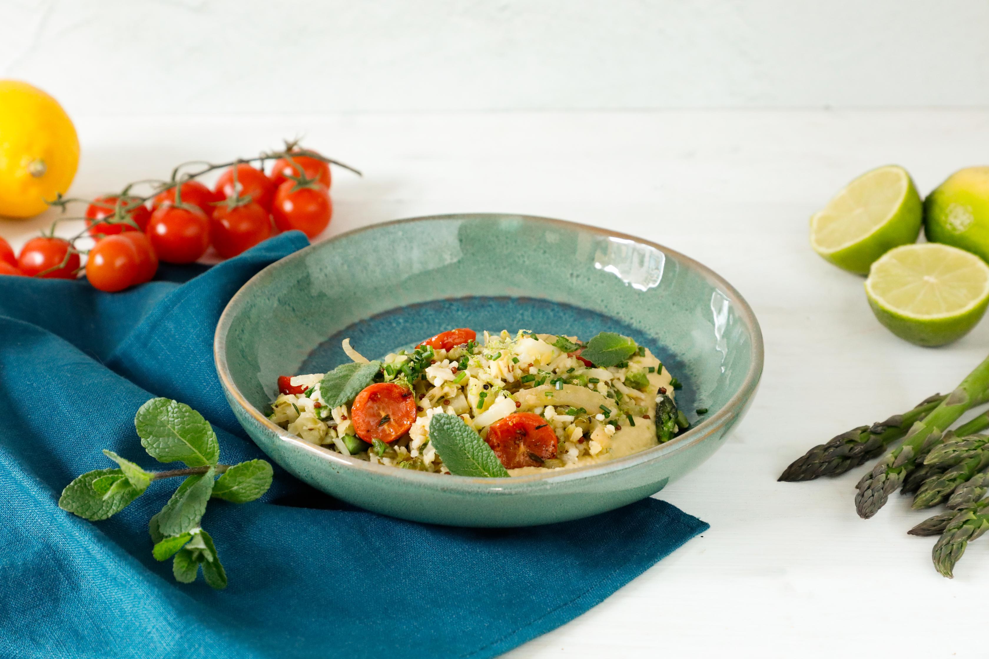 Insalata di legumi e cereali con verdure e hummus | Conad
