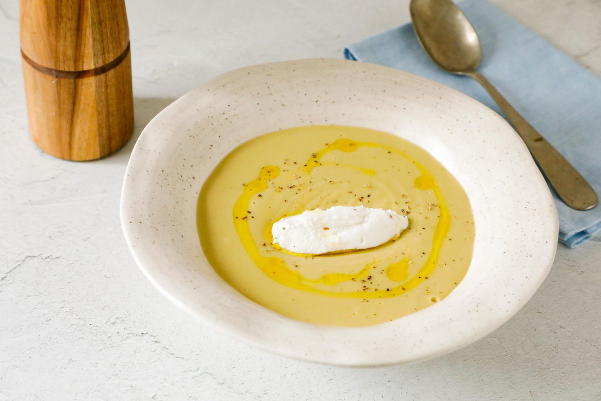 Macco di Legumi con Quenelle di Formaggio Fresco