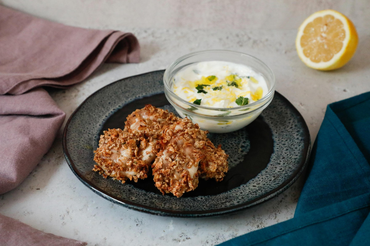 Pollo in crosta di cereali con salsa allo yogurt