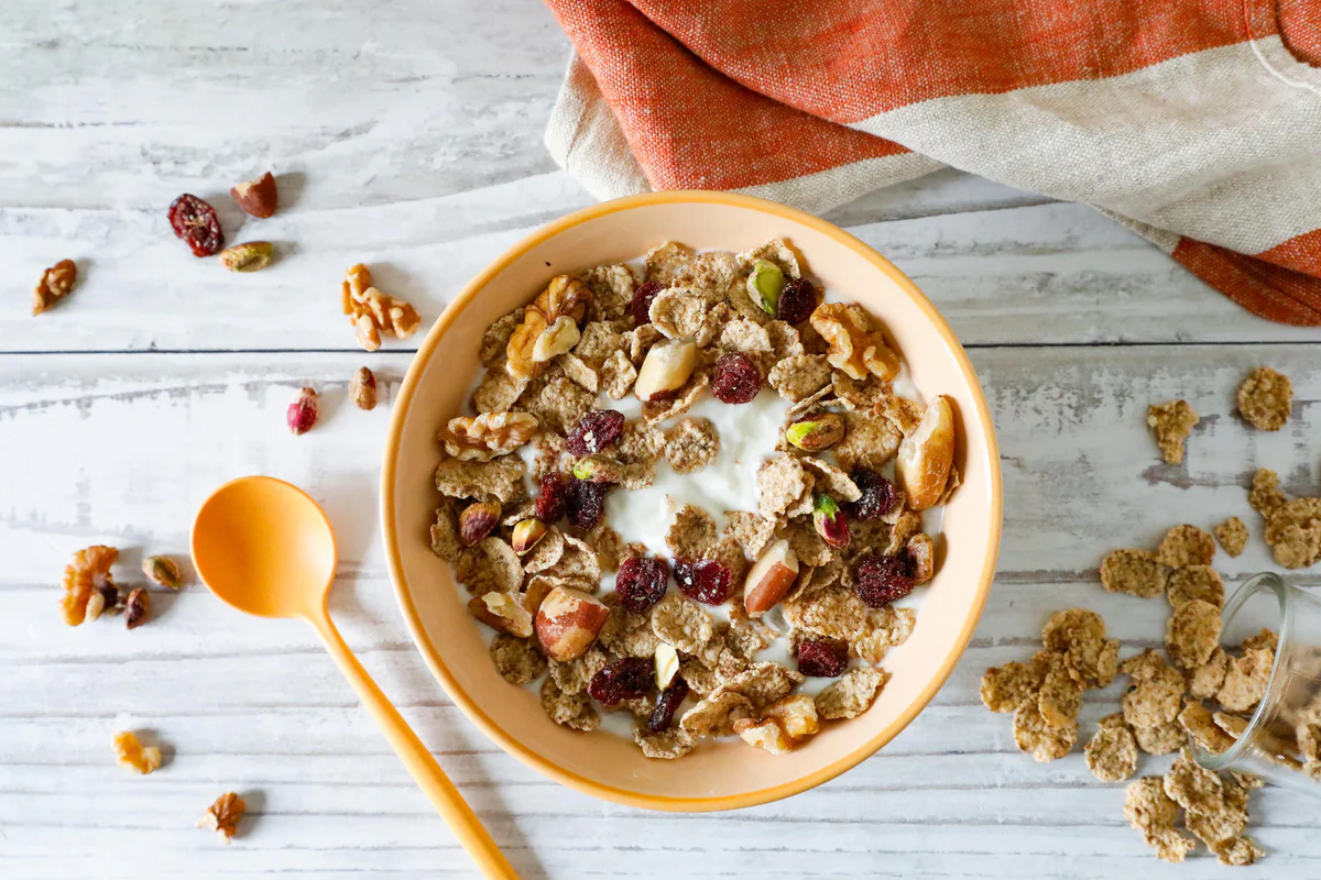 yogurt-mix-frutta-secca-e-fiocchi-riso-frumento
