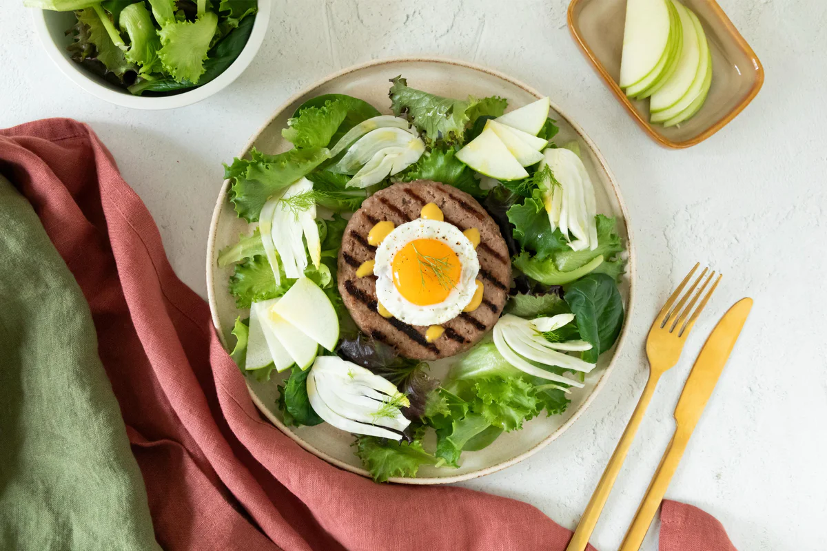 hamburger-con-uovo-al-tegamino