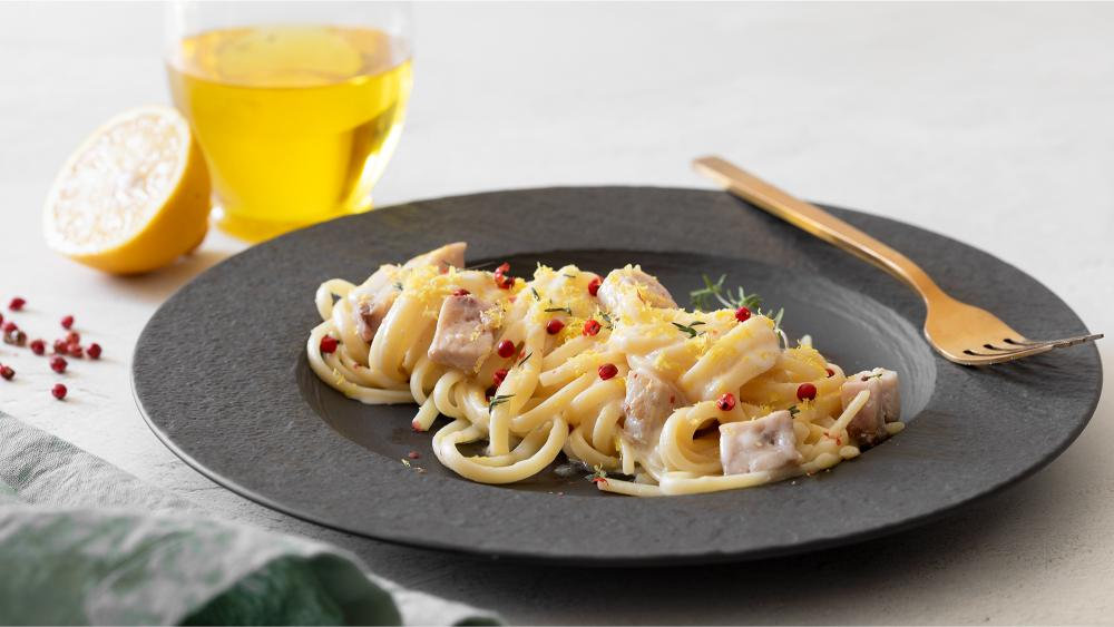 Linguine al limone con pesce spada e crema di caciocavallo