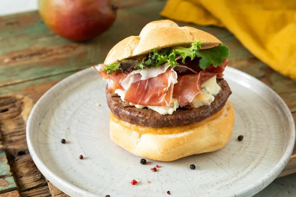 michetta-con-hamburger-gorgonzola-ketchup-al-mango