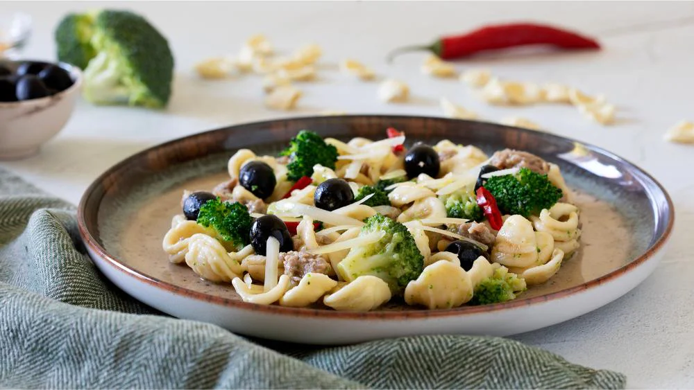 orecchiette-broccoli-salsiccia-pecorino