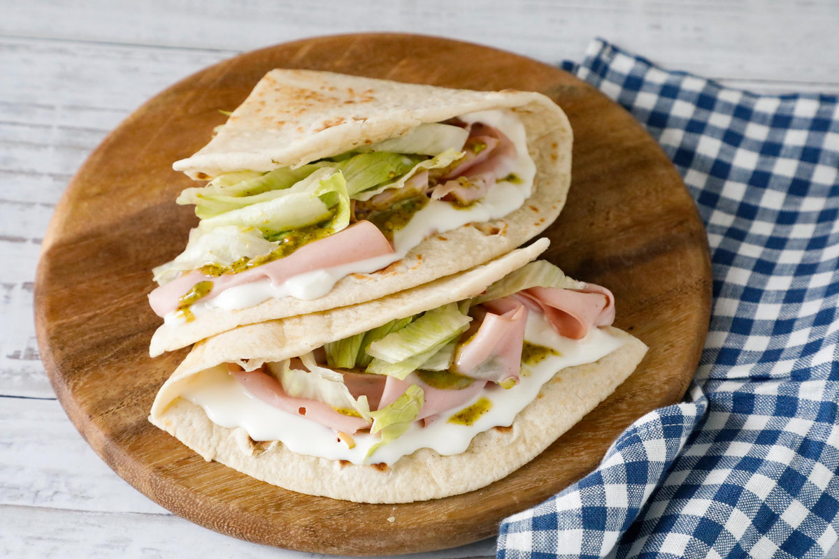 Piadina Romagnola con Squacquerone, Mortadella, Pesto di Pistacchi