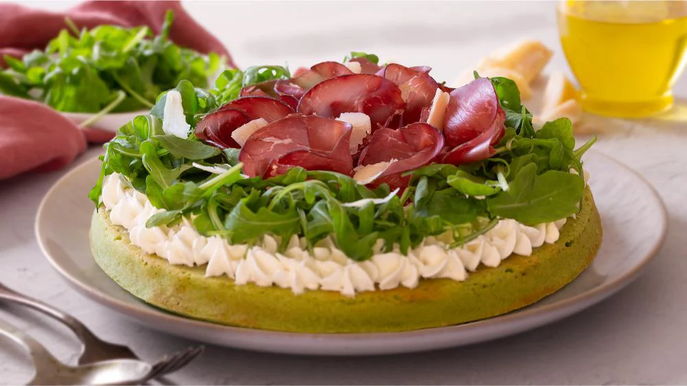 torta-salata-bresaola-rucola-scaglie-grana