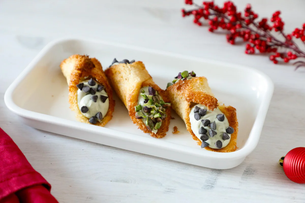 cannoli-di-pandoro-pistacchio-ricotta