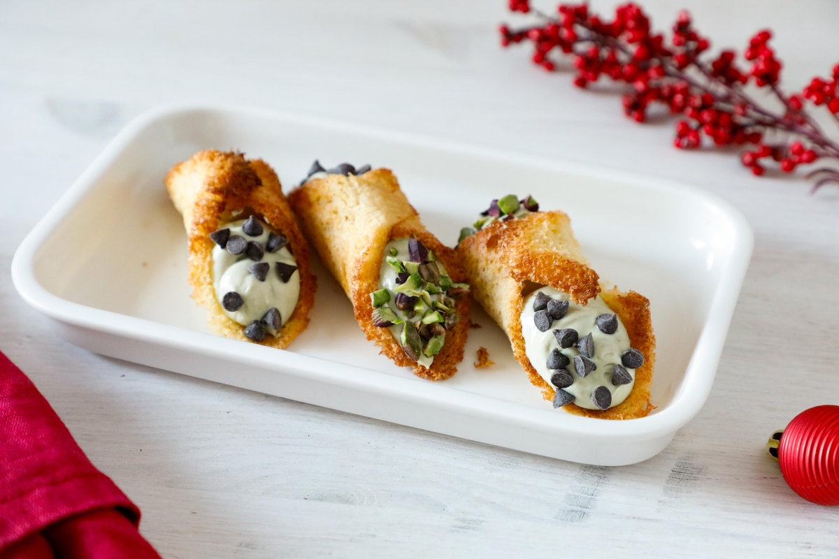Cannoli di Pandoro con Crema Ricotta e Pistacchio