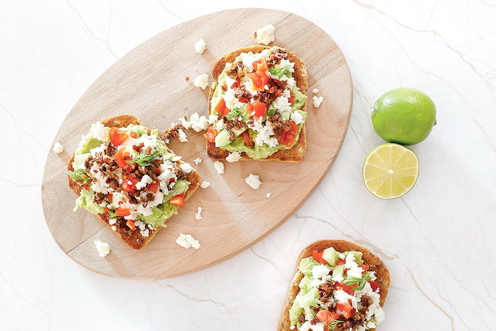 Toast con avocado alla greca