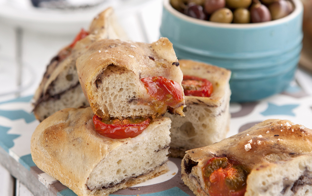 focaccia-con-pomodori-e-olive-thumbnail