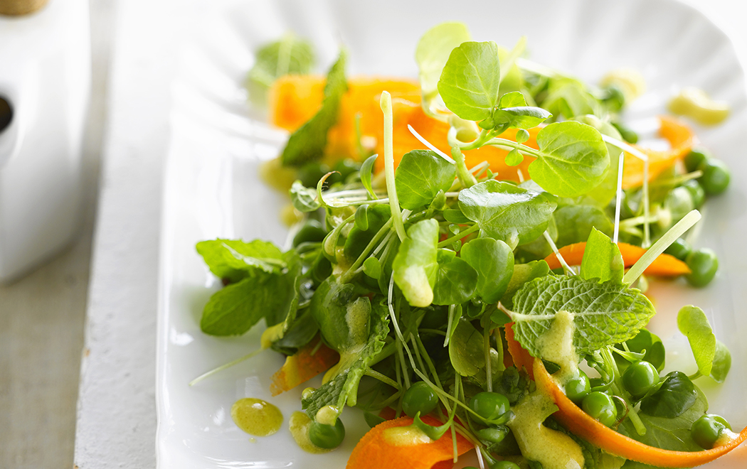 insalata-di-crescione-piselli-e-carote-con-vinaigrette-al-mango-thumbnail