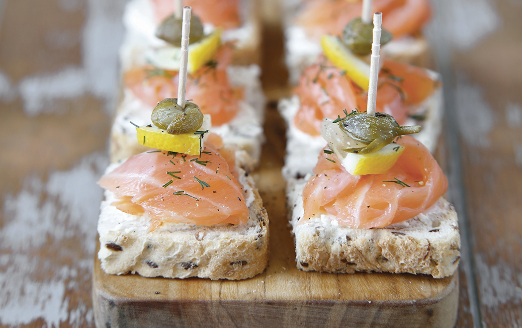 mini-canapes-con-salmone-affumicato-e-capperi-image