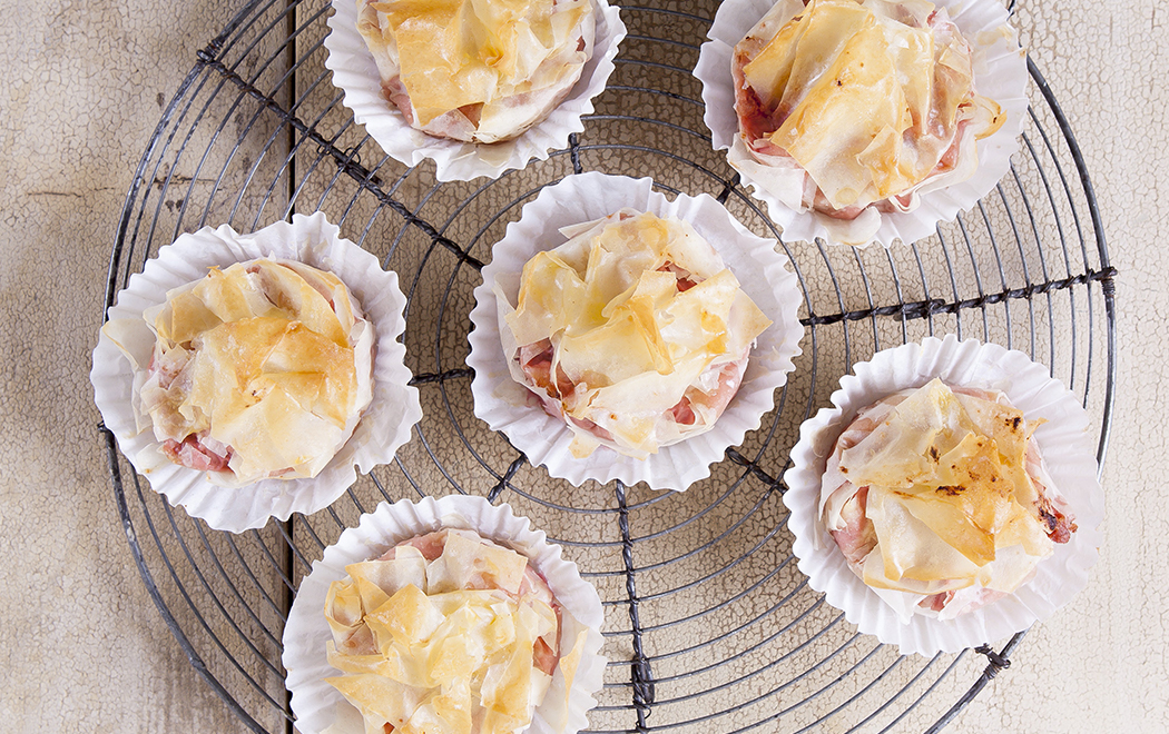 strudel-a-forma-di-muffin-con-barbabietola-rossa-e-sgombro-image