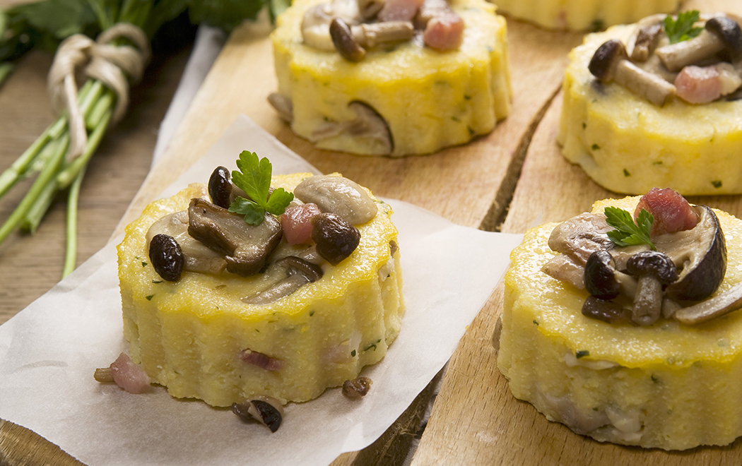 timballini-di-polenta-con-pancetta-affumicata-e-funghi-image