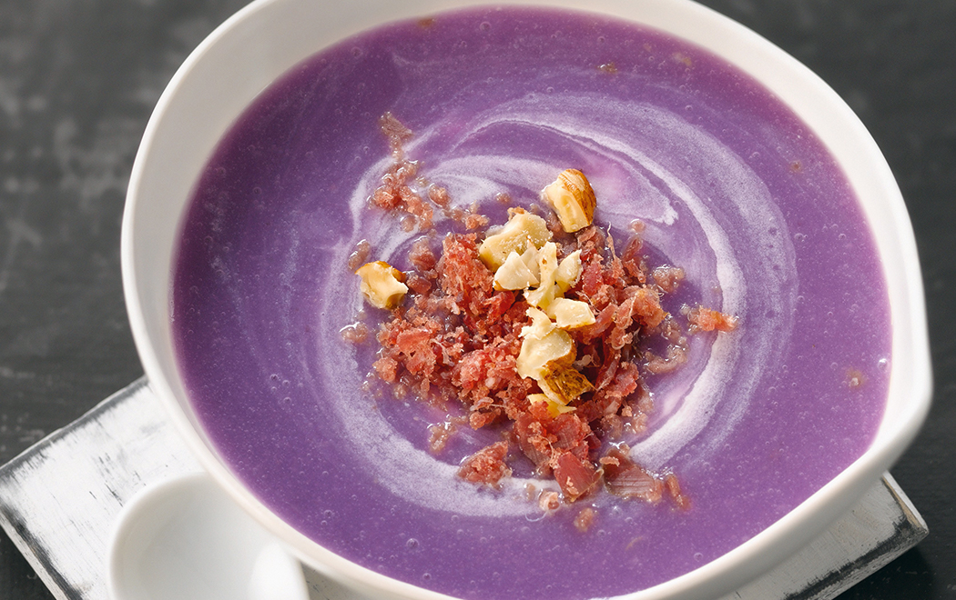 zuppa-di-patate-viola-con-bresaola-e-nocciole-image