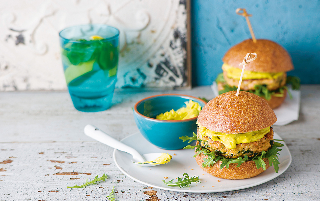 hamburger-di-salmone-e-quinoa-con-crema-di-avocado-image