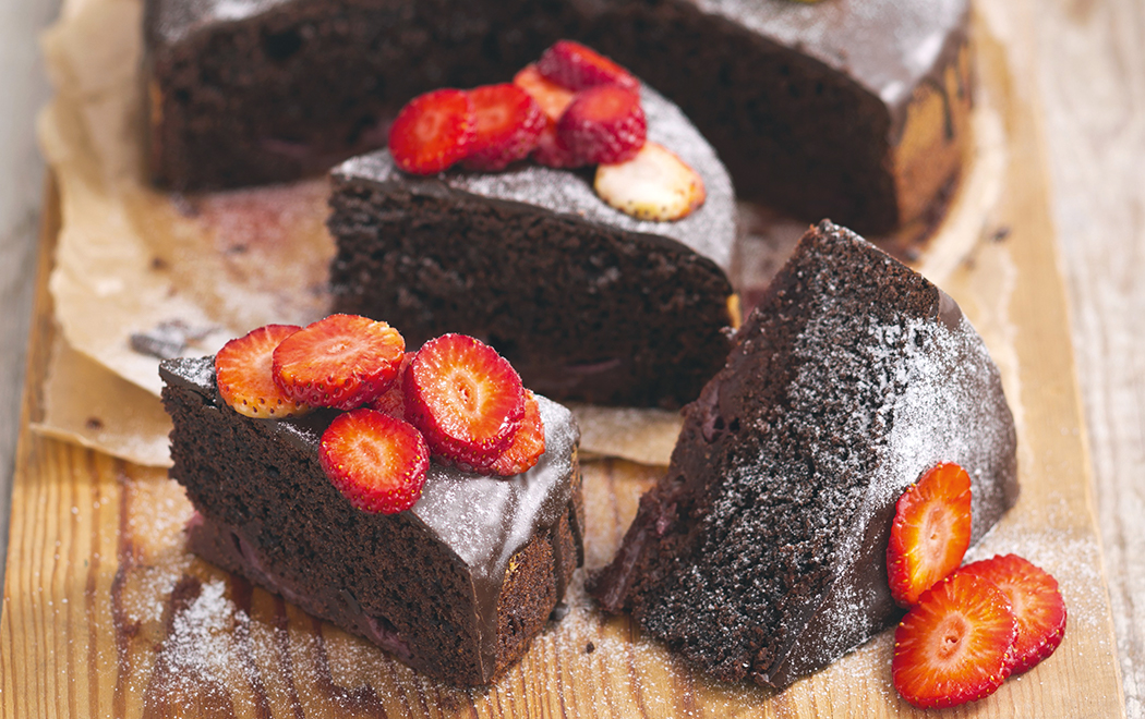 torta-al-cioccolato-lamponi-e-fragole-image