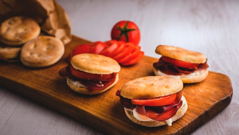 focaccia-al-miele-con-bresaola-image