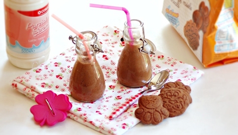 frullato-di-banane-e-frollini-al-cacao-thumbnail