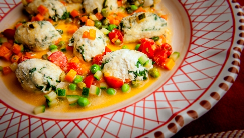 gnudi-di-ricotta-e-spinaci-con-ragu-di-verdure-image