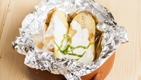patate-al-cartoccio-con-salsa-tzatziki-image