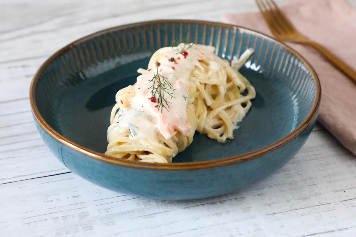 linguine-con-fonduta-di-grana-e-salmone-affumicato