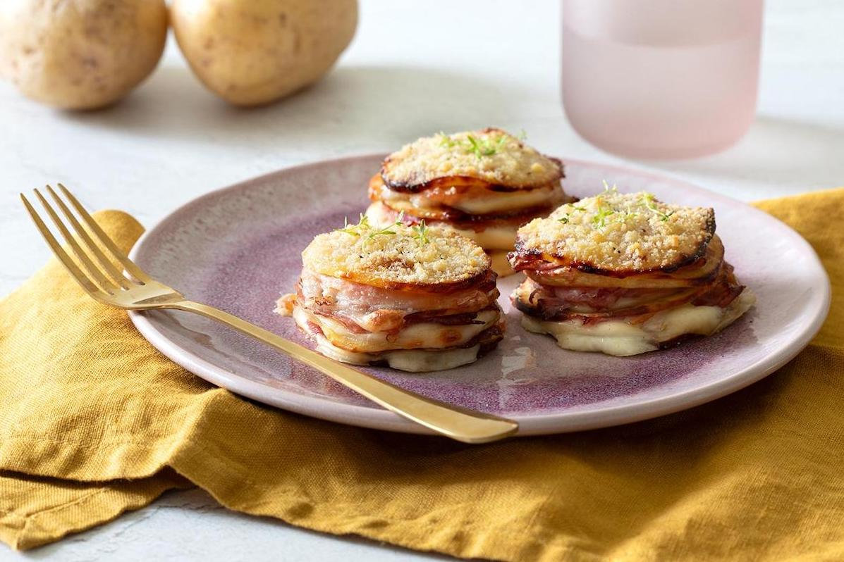 Millefoglie di patate, prosciutto cotto e scamorza
