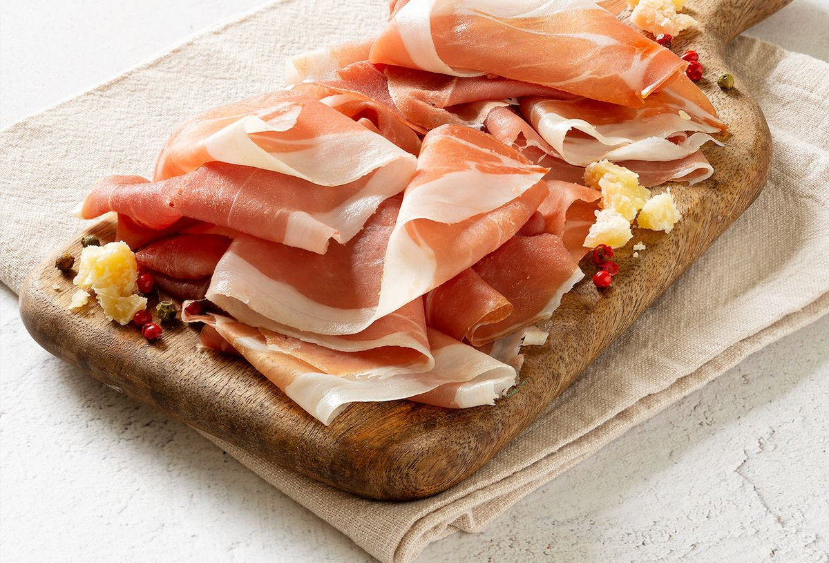 Carpaccio di orata con prosciutto San Daniele