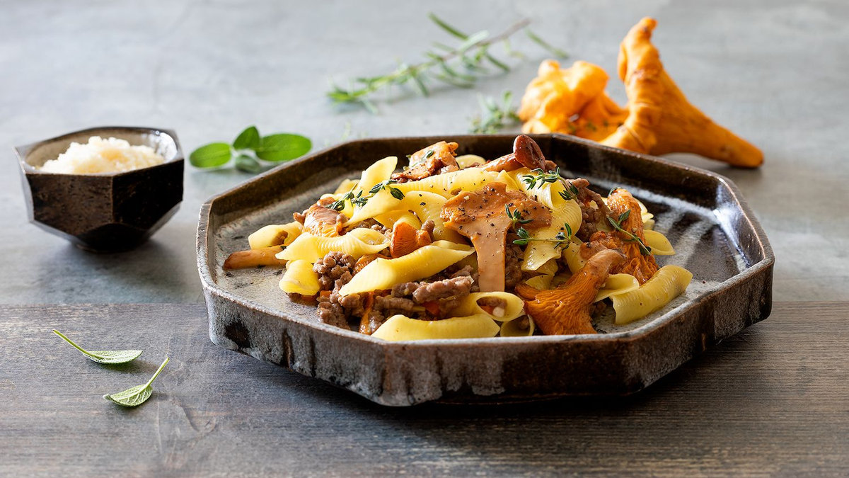 Garganelli con ragù bianco e finferli