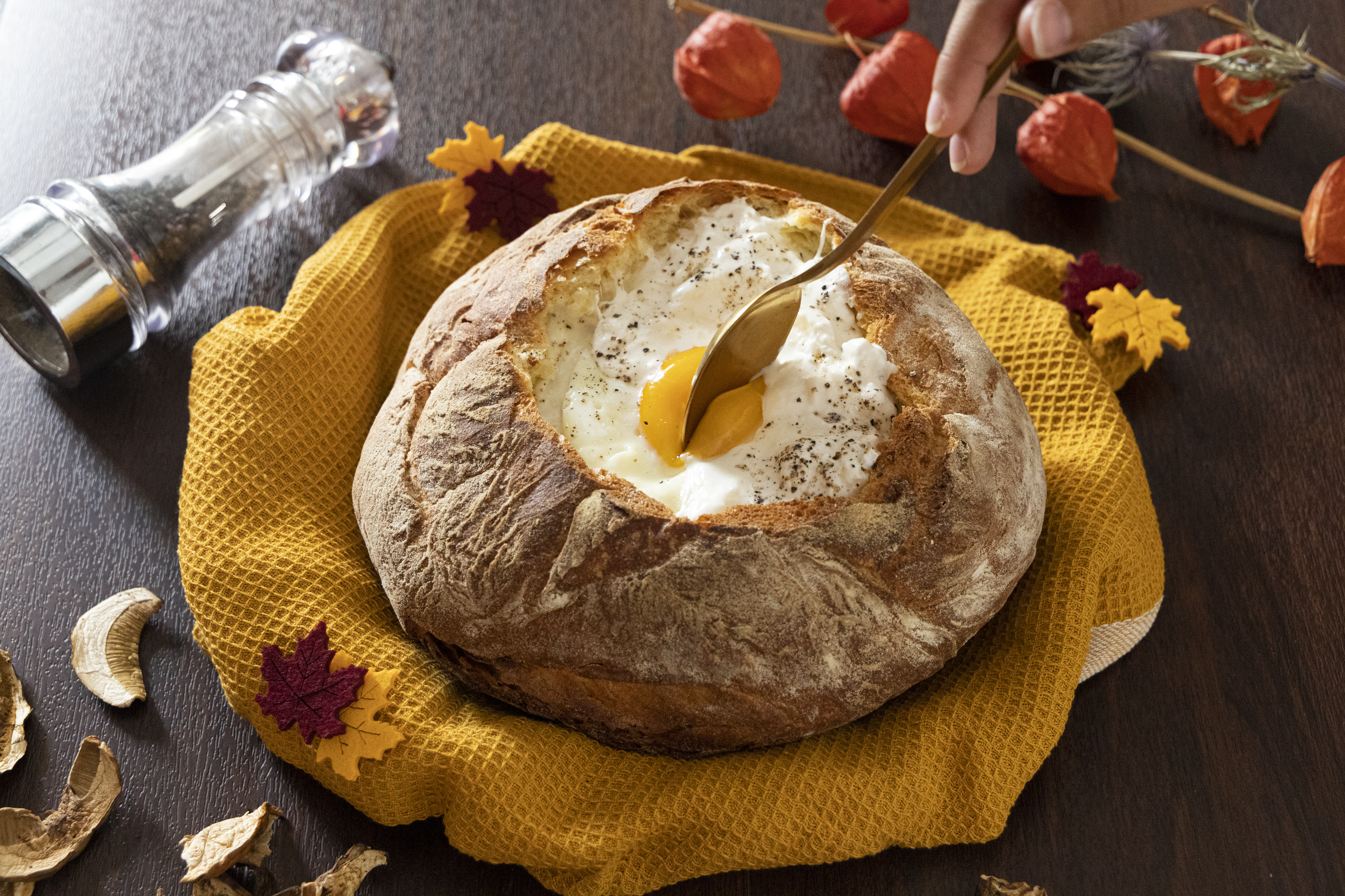 Crema-pane-raffermo-stracciatella-pecorino-uovo-camicia-image