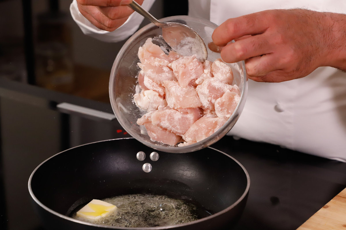 rosolare i bocconcini di pollo