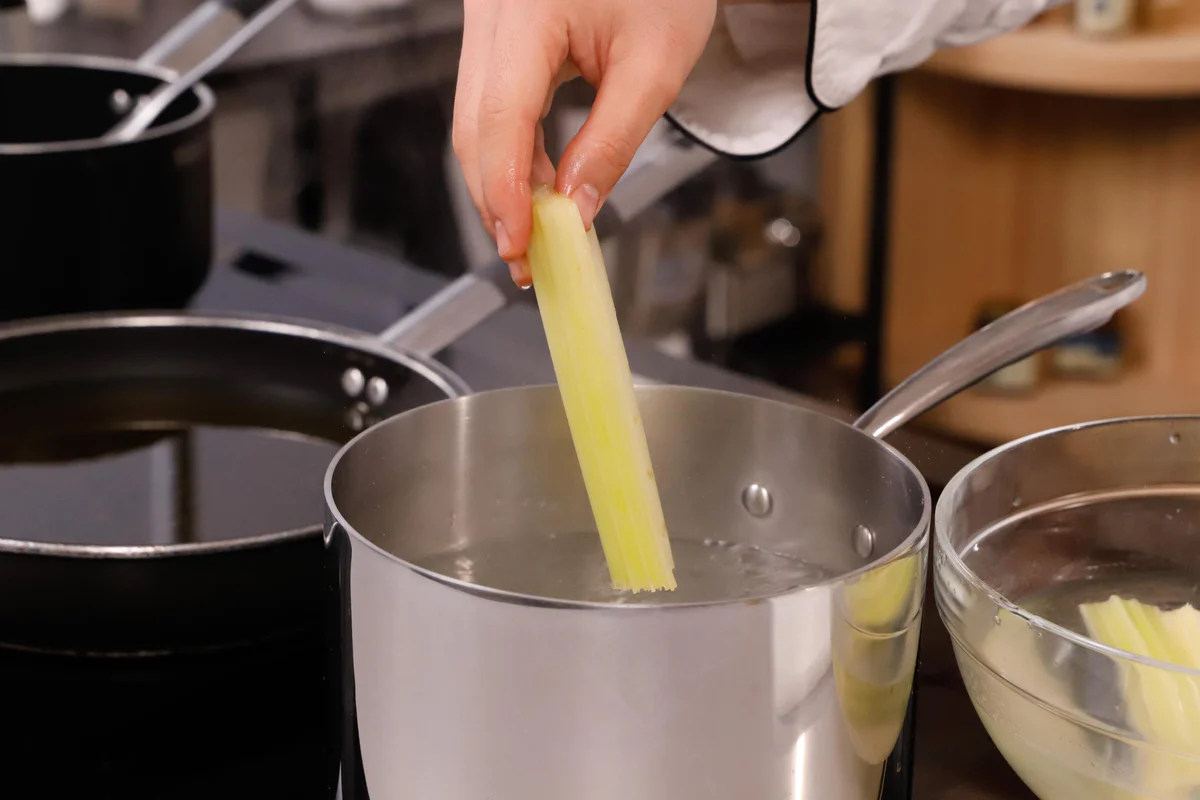 mescolare farina e lievito