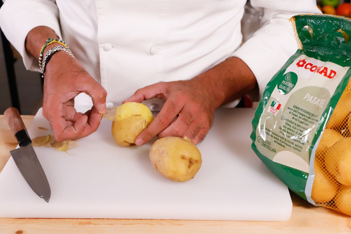 sbucciare le patate