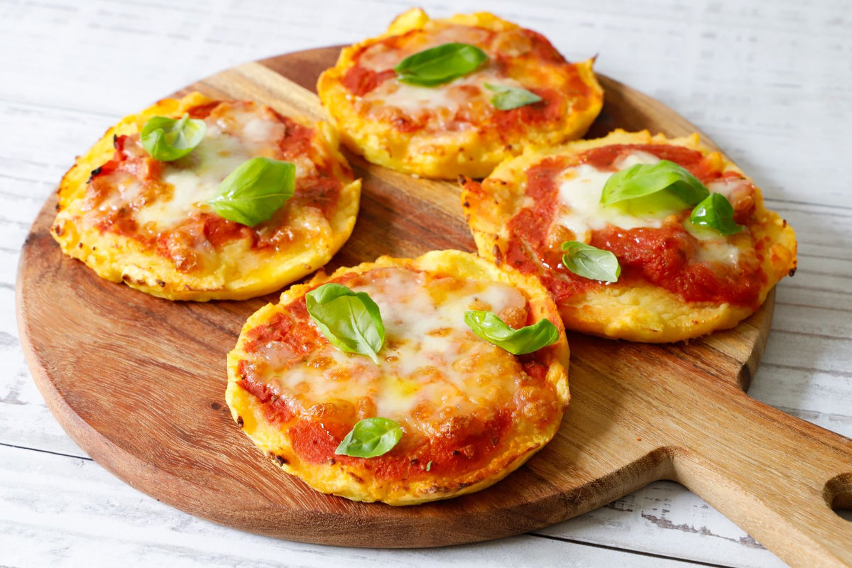 Pizzette di patate fatte in casa per un aperitivo veloce e gustoso