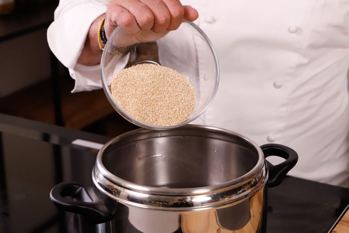 cuocere la quinoa in acqua bollente