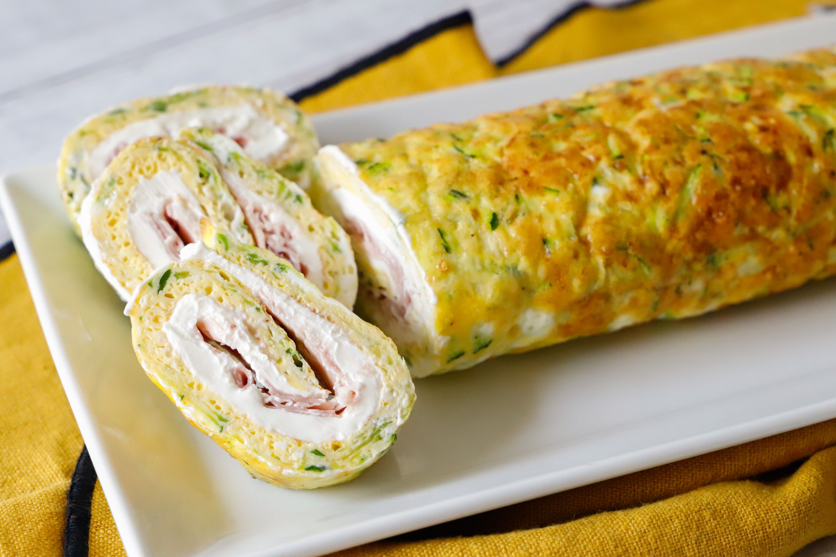 Rotolo di frittata con zucchine