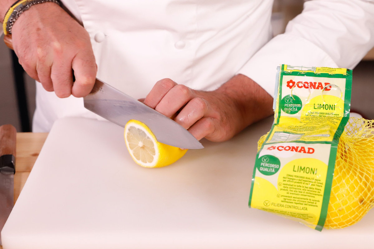 tagliare il limone