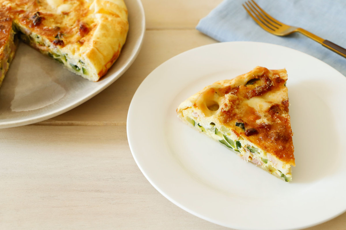 Torta salata con zucchine, pancetta e scamorza