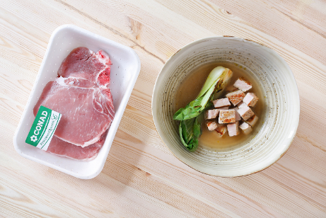 braciola-di-maiale-in-brodo-e-pak-choi-image